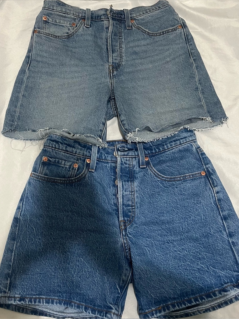 Levi’s mid thigh shorts